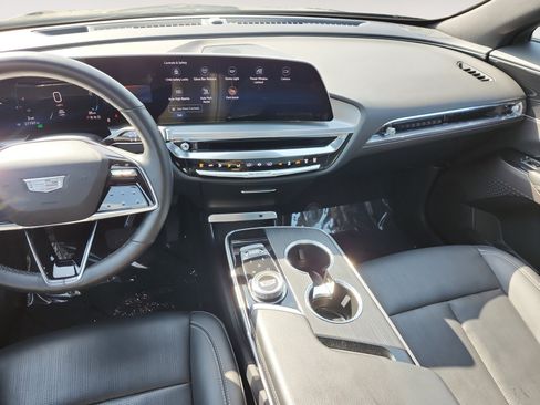 Used 2024 Cadillac Lyriq Luxury AWD/4WD image 11