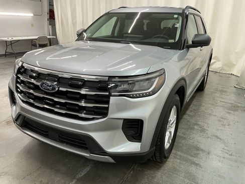 Used 2025 Ford Explorer Active image 9