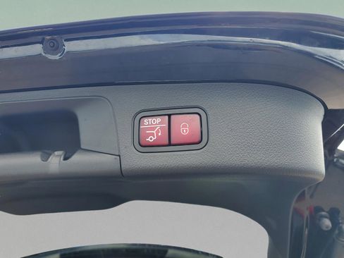 Certified 2025 Mercedes-Benz GLA 250 image 5