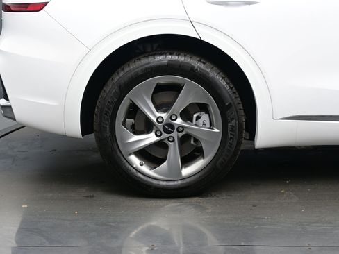 Certified 2026 Genesis GV70 2.5T Select image 9