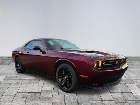 Used 2023 Dodge Challenger SXT image 1