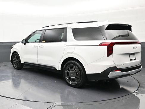 Used 2026 Kia Carnival EX FWD image 3