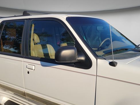 Used 1995 Ford Explorer Eddie Bauer RWD image 16