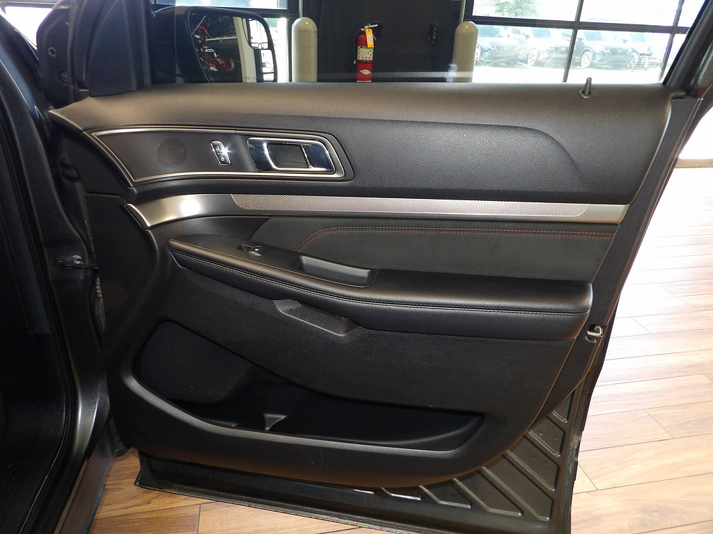 Used 2018 Ford Explorer XLT w/ Equipment Group 202A FWD image 12