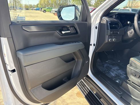 New 2026 GMC Yukon AT4 w/ AT4 Premium Package AWD/4WD image 8