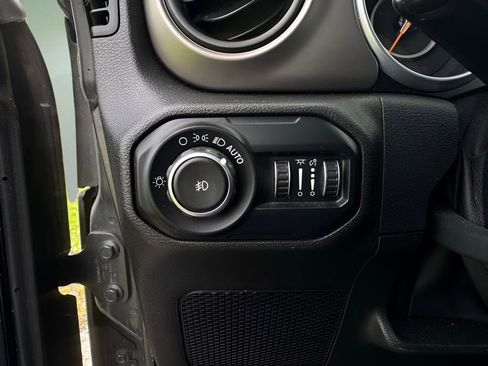 Used 2018 Jeep Wrangler Unlimited Sport S AWD/4WD image 20