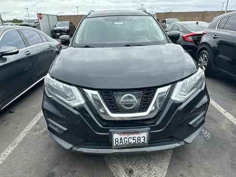Used 2017 Nissan Rogue SV FWD image 3