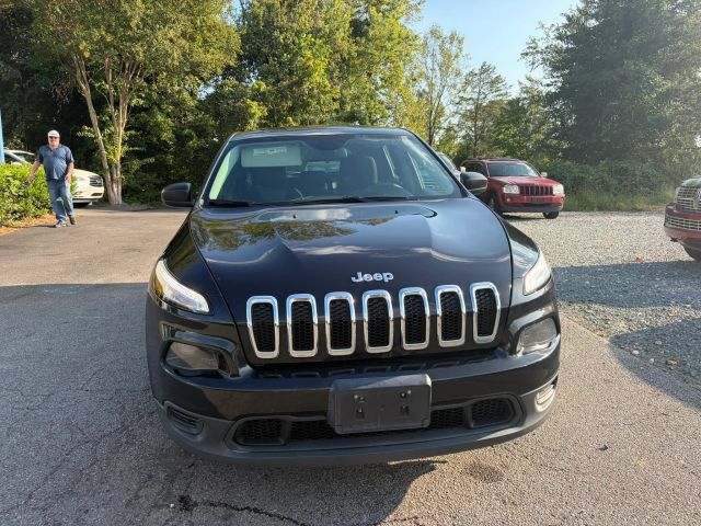 Used 2016 Jeep Cherokee Sport FWD image 8