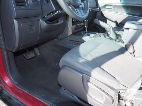 Used 2012 Jeep Liberty Sport image 11