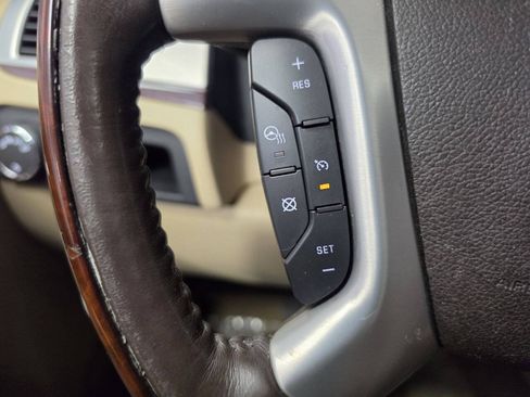 Used 2012 Cadillac Escalade Luxury RWD image 18