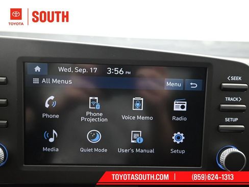 Used 2025 Hyundai Elantra SE FWD image 13