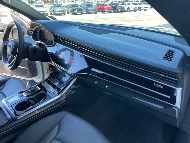 Used 2021 Audi Q8 Prestige w/ Prestige Package AWD/4WD image 17