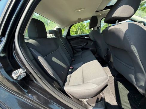Used 2014 Ford Focus SE w/ SE Winter Package FWD image 18