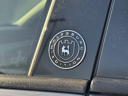 Used 2019 Volkswagen Passat 2.0T Wolfsburg w/ Wheels & Sunroof Package image 11