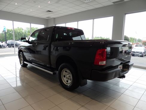 Used 2020 RAM 1500 4x4 Crew Cab Classic image 4