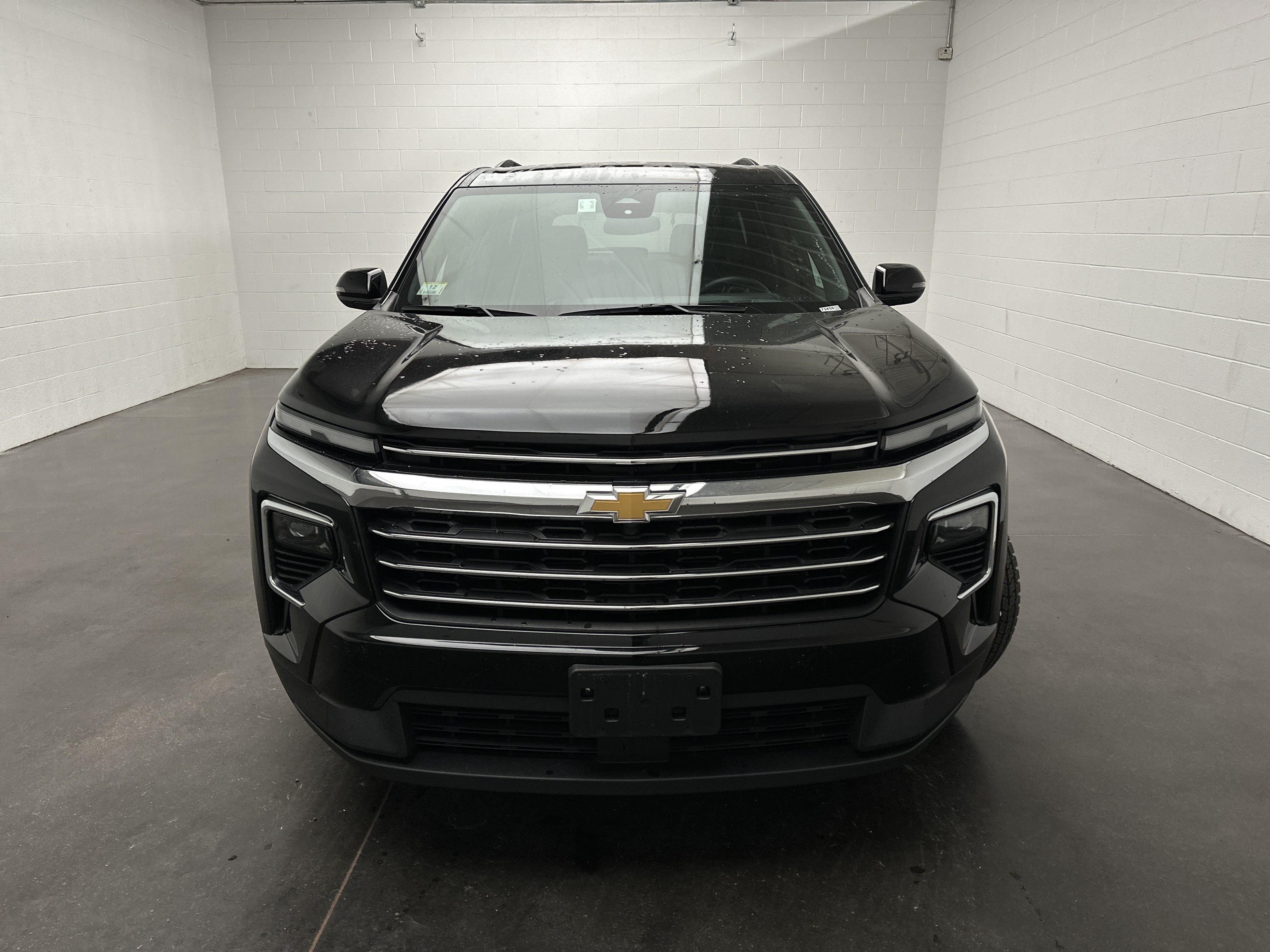 Used 2025 Chevrolet Traverse LT AWD/4WD image 3