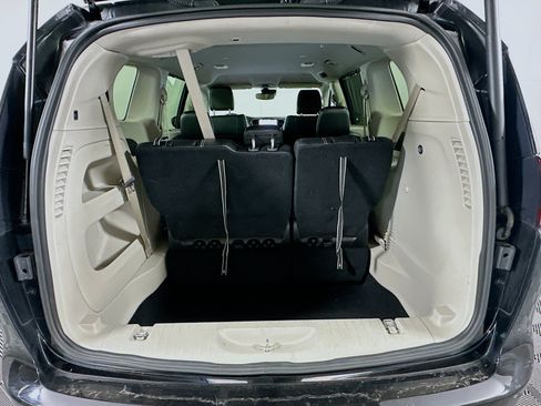 Used 2024 Chrysler Pacifica Touring-L FWD image 29