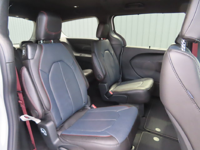 New 2027 Chrysler Pacifica Select AWD/4WD image 27
