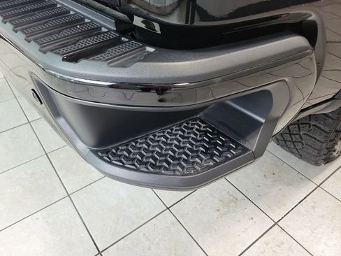 Used 2024 Chevrolet Silverado 1500 ZR2 w/ Technology Package image 8