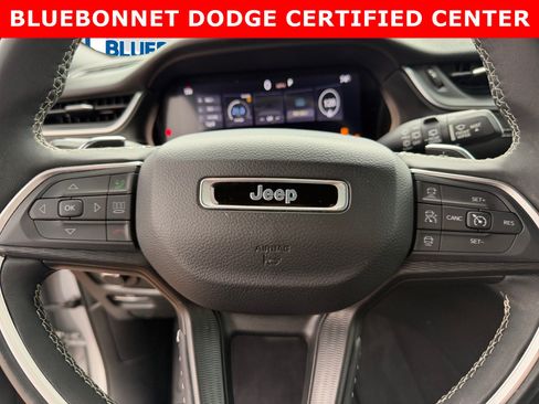 Used 2024 Jeep Grand Cherokee Altitude AWD/4WD image 19