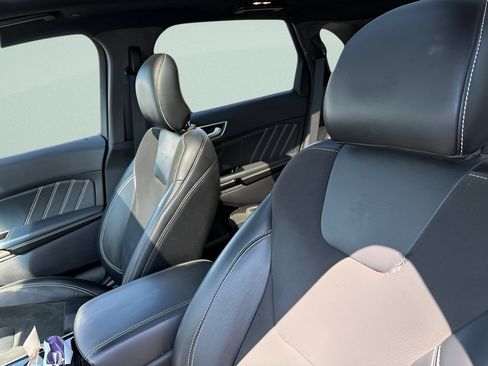 Used 2019 Ford Edge ST w/ Cold Weather Package AWD/4WD image 17
