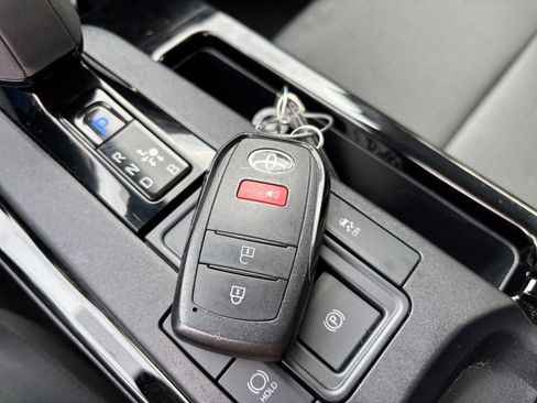 Used 2025 Toyota Prius LE image 18