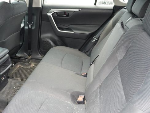 Used 2021 Toyota RAV4 LE AWD/4WD image 11