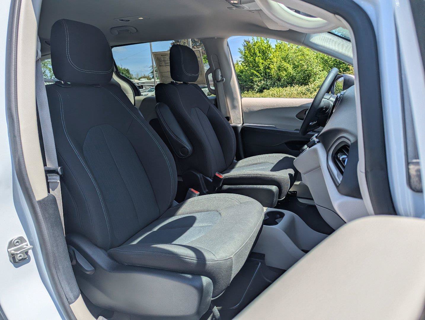Used 2023 Chrysler Voyager LX FWD image 36