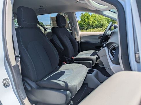 Used 2023 Chrysler Voyager LX FWD image 36