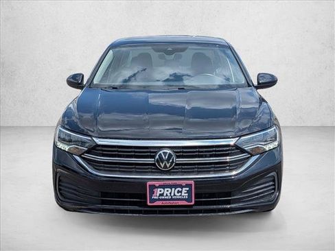 Used 2024 Volkswagen Jetta SE FWD image 2