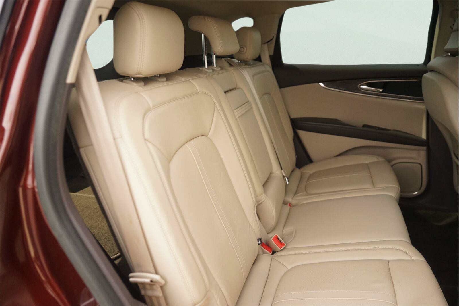 Used 2016 Lincoln MKX Reserve w/ Climate Package FWD image 17