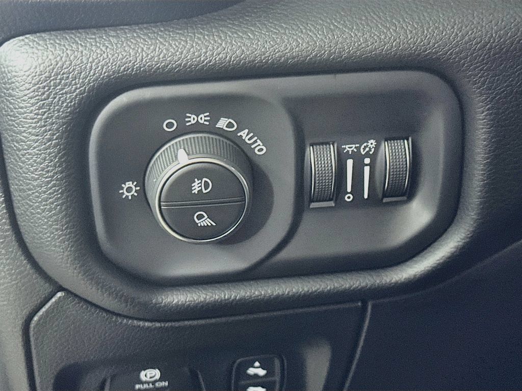 Used 2026 RAM 1500 Laramie w/ Sport Appearance Package AWD/4WD image 24