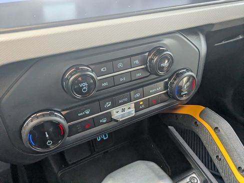 Used 2022 Ford Bronco Badlands w/ Sasquatch Package image 18