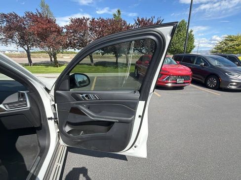 Used 2023 BMW X5 xDrive40i AWD/4WD image 28
