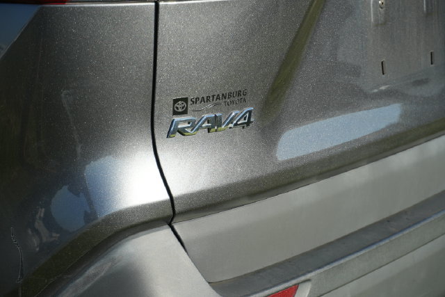 Used 2021 Toyota RAV4 XLE Premium AWD/4WD image 17