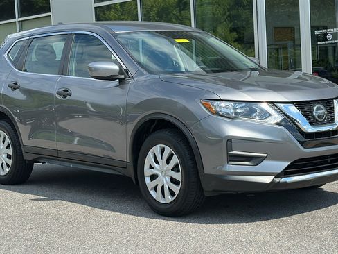 Used 2018 Nissan Rogue S AWD/4WD image 2