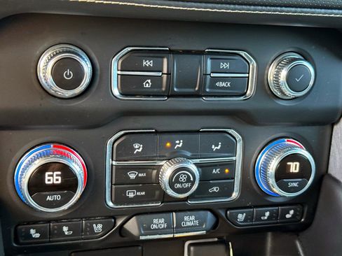 Used 2023 GMC Yukon SLT w/ SLT Luxury Package image 20