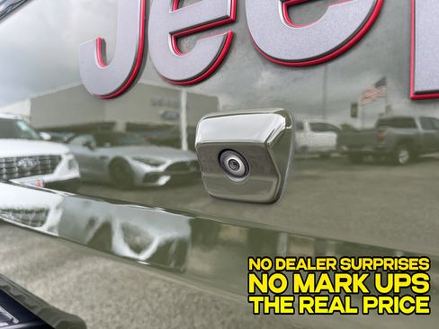 Used 2021 Jeep Gladiator Rubicon AWD/4WD image 4