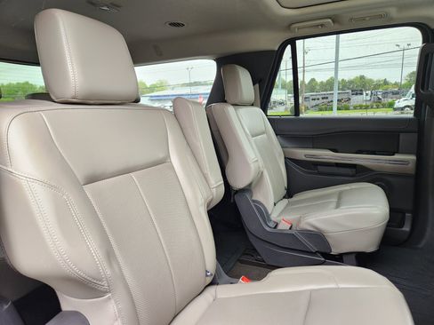 Used 2021 Ford Expedition Max XLT image 16
