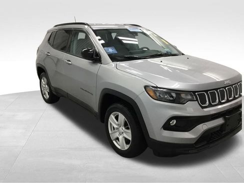 Used 2022 Jeep Compass Latitude w/ Convenience Group AWD/4WD image 4