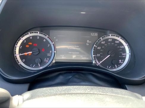 Used 2023 Toyota Highlander L image 18