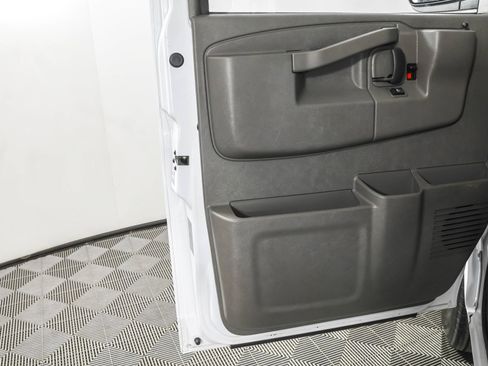 Used 2025 Chevrolet Express 3500 LT w/ LT Preferred Equipment Group image 31