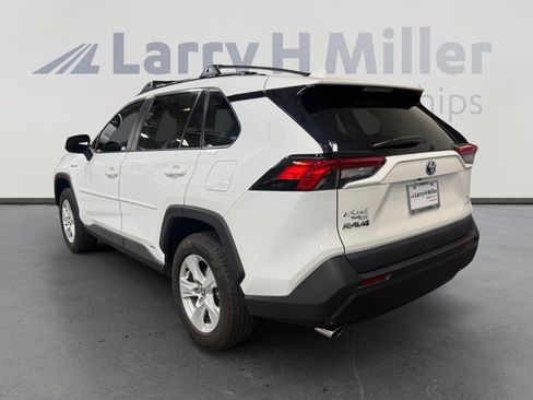 Certified 2021 Toyota RAV4 XLE w/ Convenience Package AWD/4WD image 3