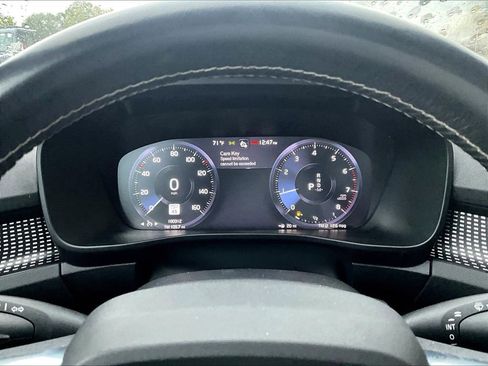 Used 2021 Volvo XC40 T5 R-Design w/ Climate Package image 19