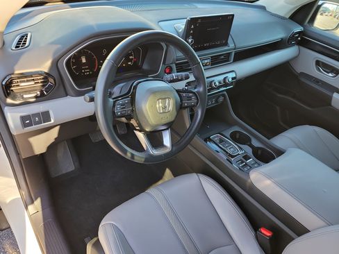 Used 2025 Honda Pilot EX-L image 13