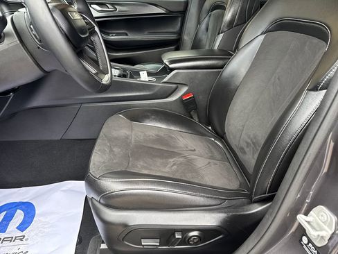 Used 2024 Jeep Grand Cherokee Altitude RWD image 9