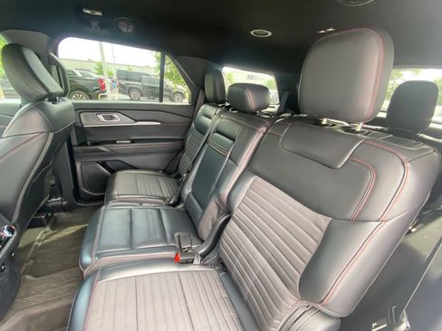 Used 2025 Ford Explorer ST-Line RWD image 25