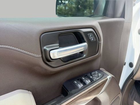 Used 2021 Chevrolet Silverado 1500 LT w/ Z71 Off-Road Package AWD/4WD image 14
