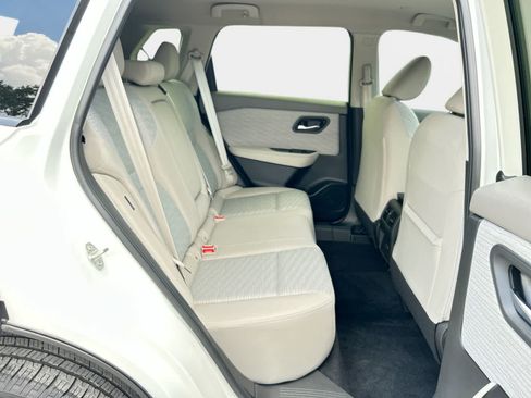 Used 2023 Nissan Rogue SV FWD image 13