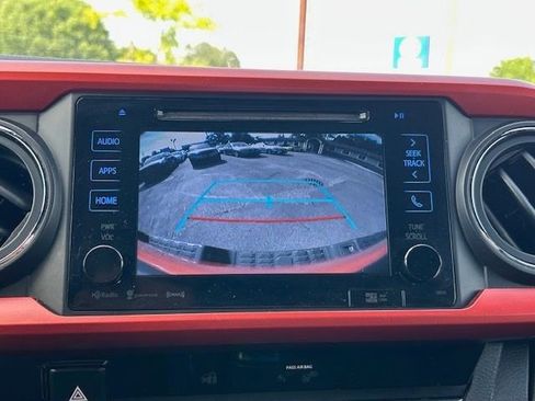Used 2018 Toyota Tacoma TRD Off-Road AWD/4WD image 26
